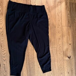 Livi Active Midnight Cropped Pants